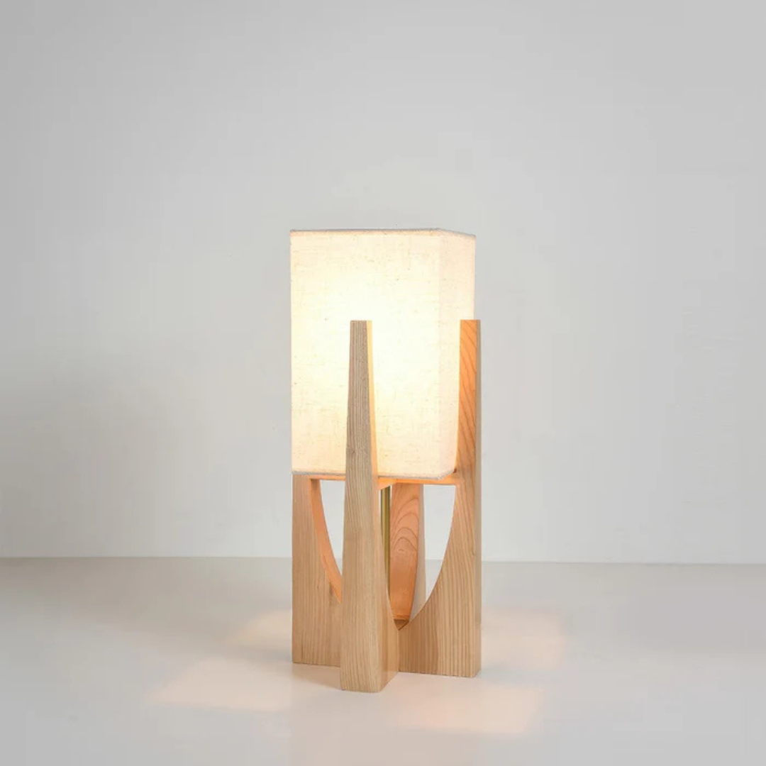 Elvara | Stehleuchte im Holzrahmen-Design