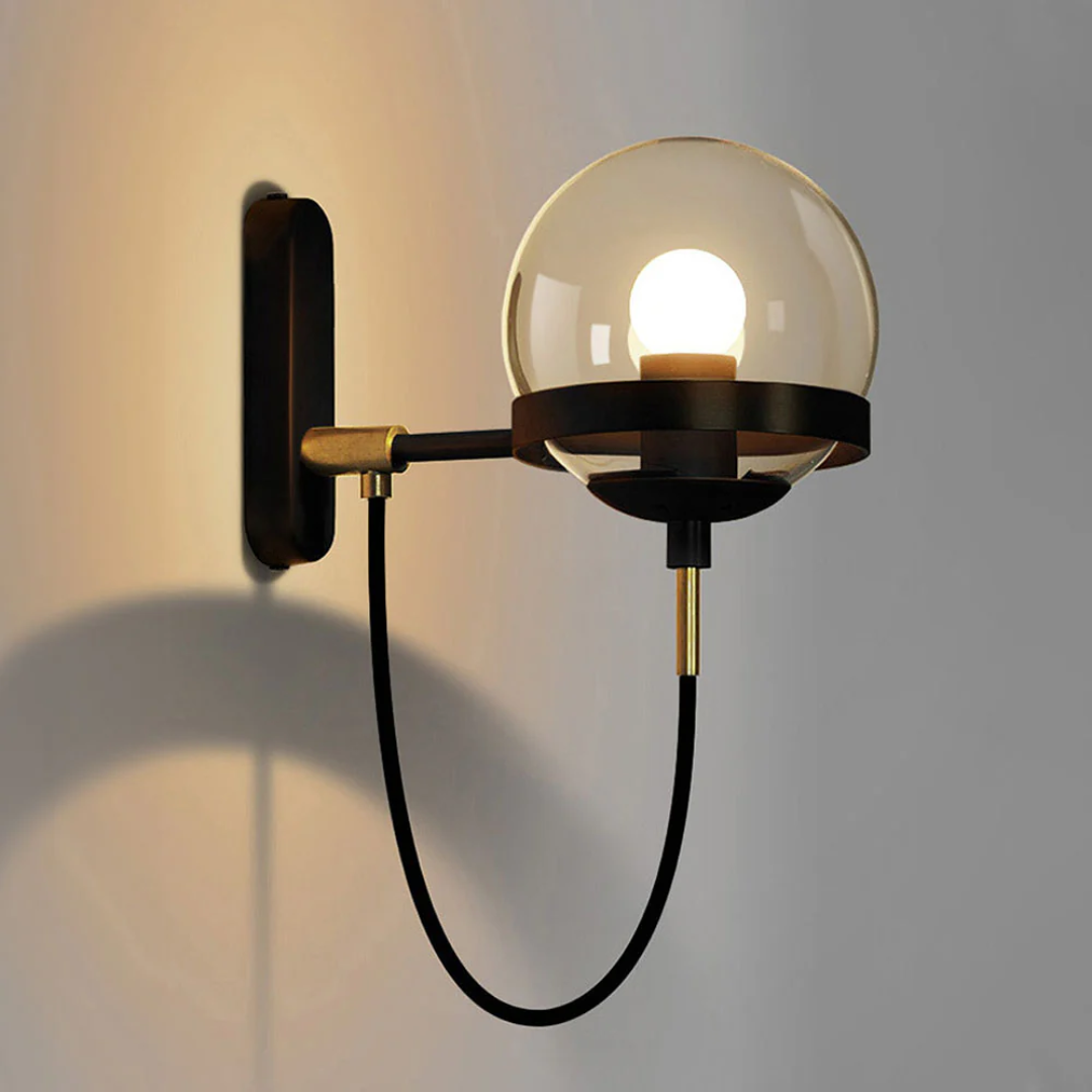 Eurica | Stilvolle Glaskugel Wandlampe