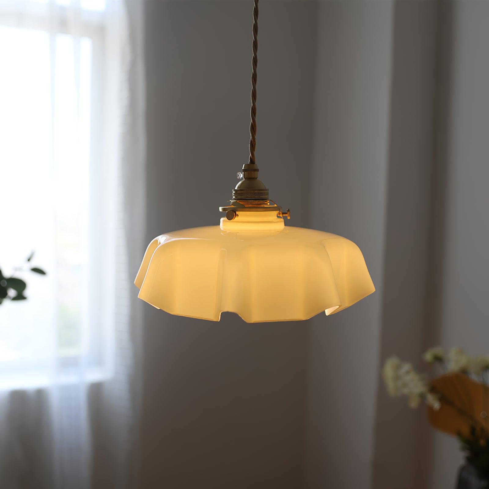 Valdina | Pendelleuchte mit Wellenrand-Schirm
