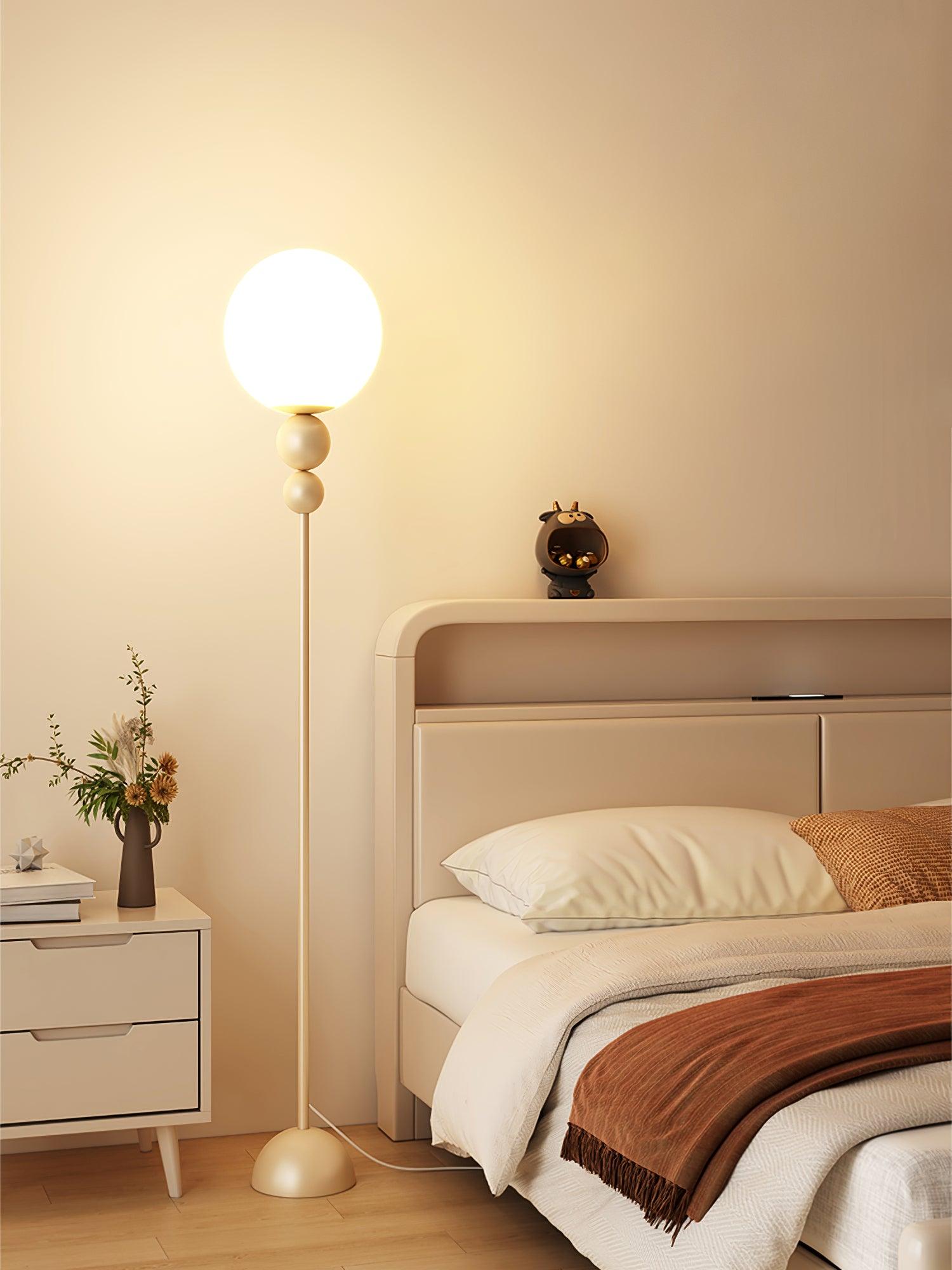 Marbelle | Retro Stehleuchte mit Kugel-Design