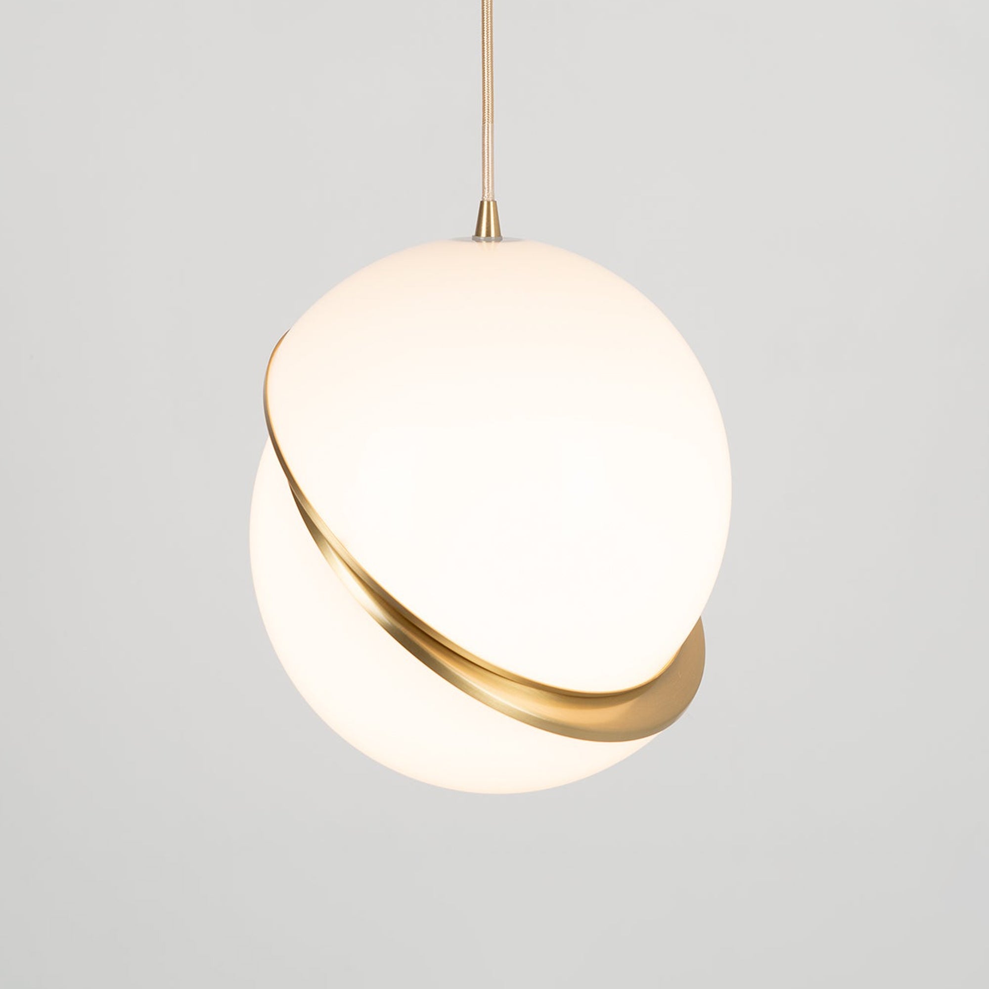 Solenne | Kugel Pendelleuchte mit Goldakzent