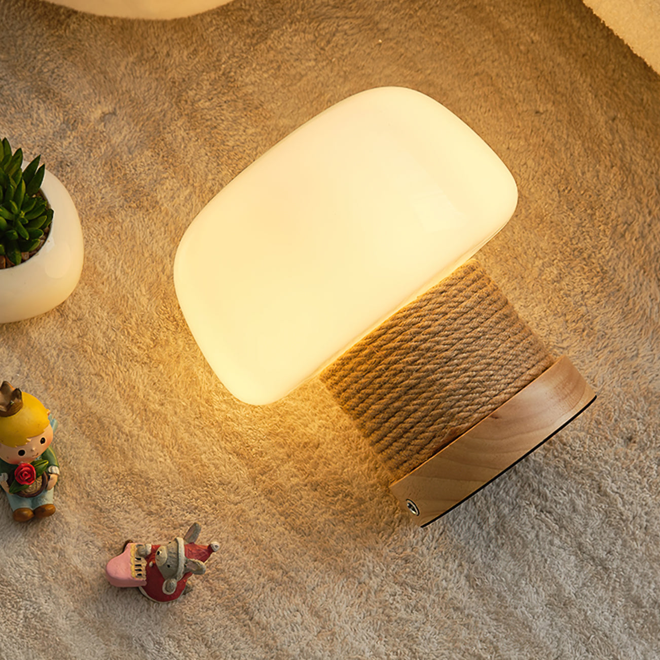 Lumo | Moderne LED Tischlampe Minimalistisch Holzfuß