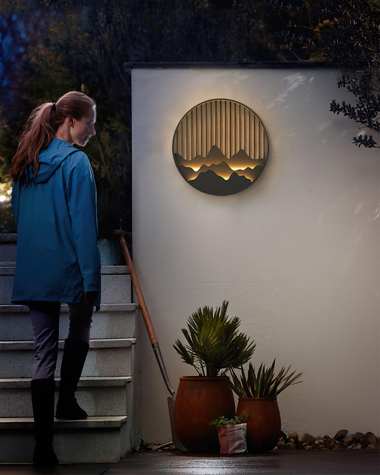 Montira | LED Wandleuchte mit Bergmotiv