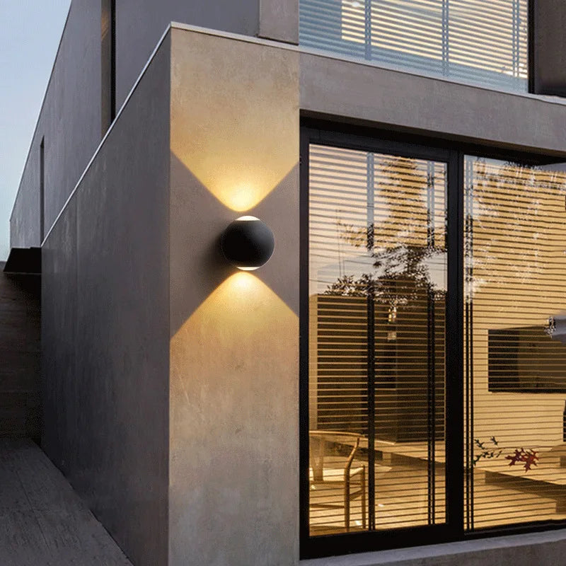 Elyra | LED Kugel Wandleuchte