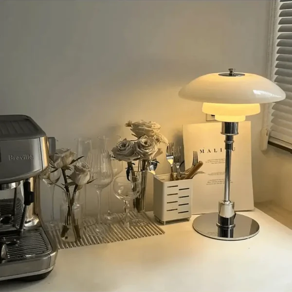 Aurivio | Tischleuchte im Retro-Design
