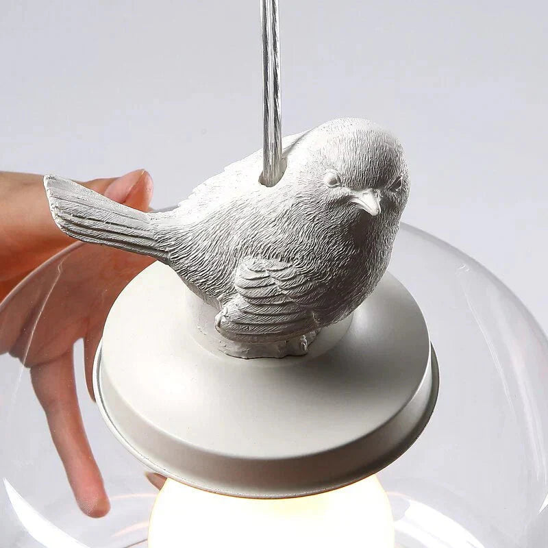 Avelora | Pendelleuchte mit Vogel und Glaszylinder