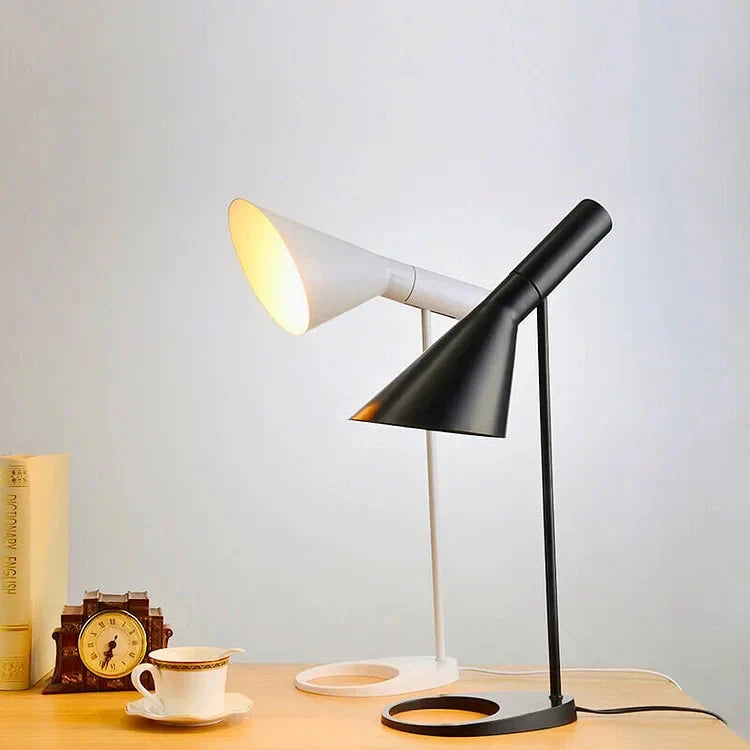 Norvia | LED Schreibtischlampe im modernen Design
