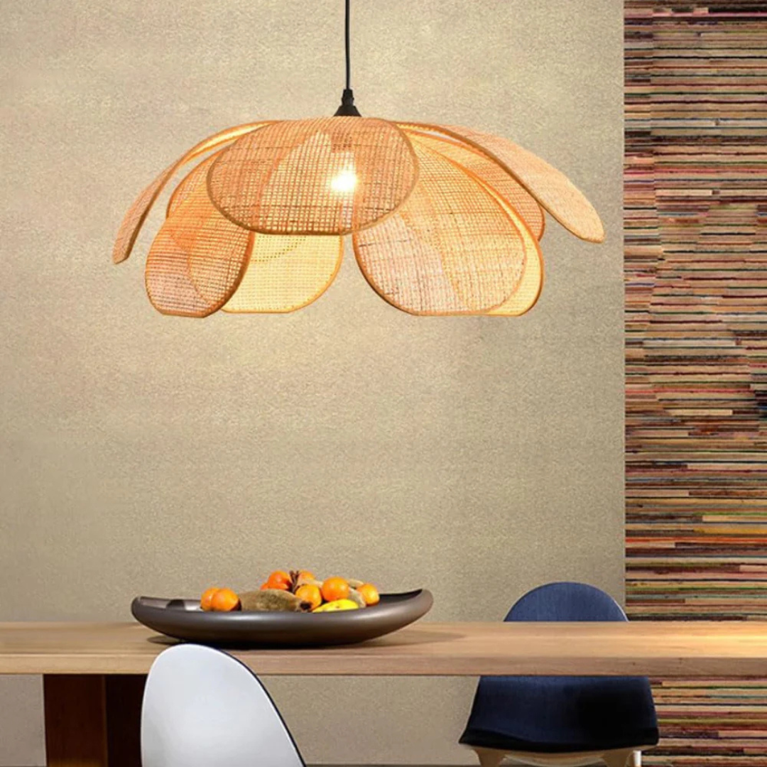 Serava | Rattan Pendelleuchte im Blütendesign