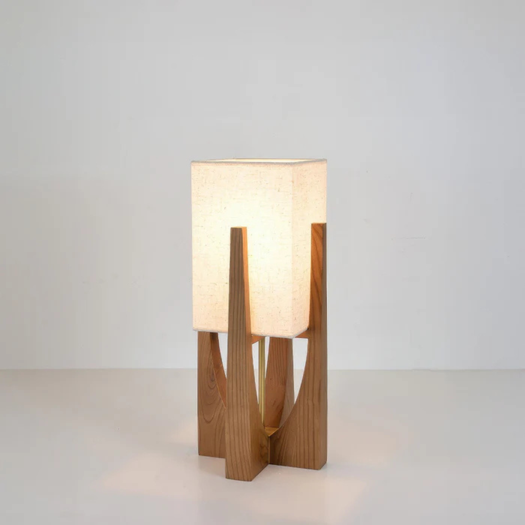 Elvara | Stehleuchte im Holzrahmen-Design