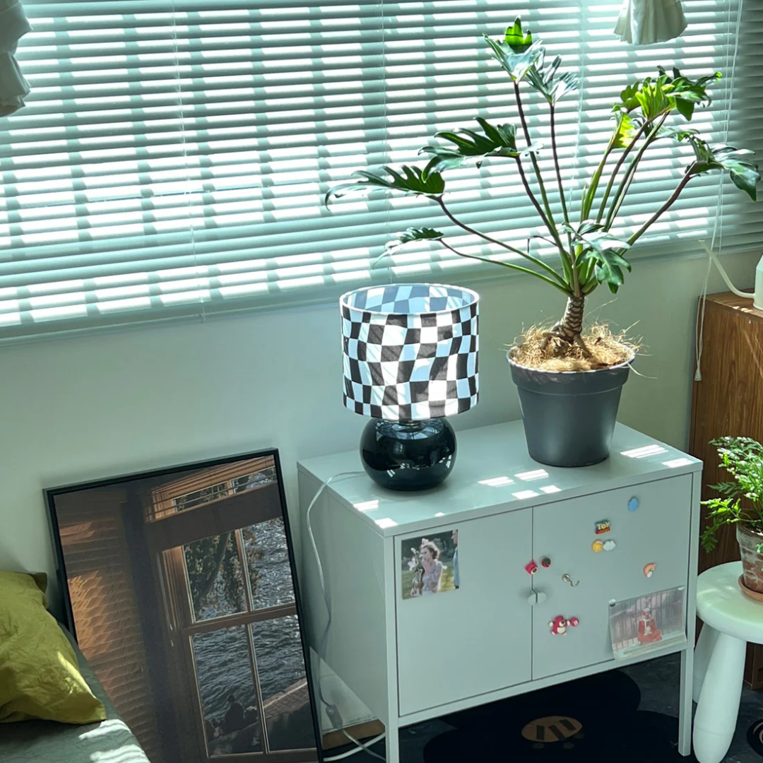 Nivora | Glas Tischlampe kariertes Muster