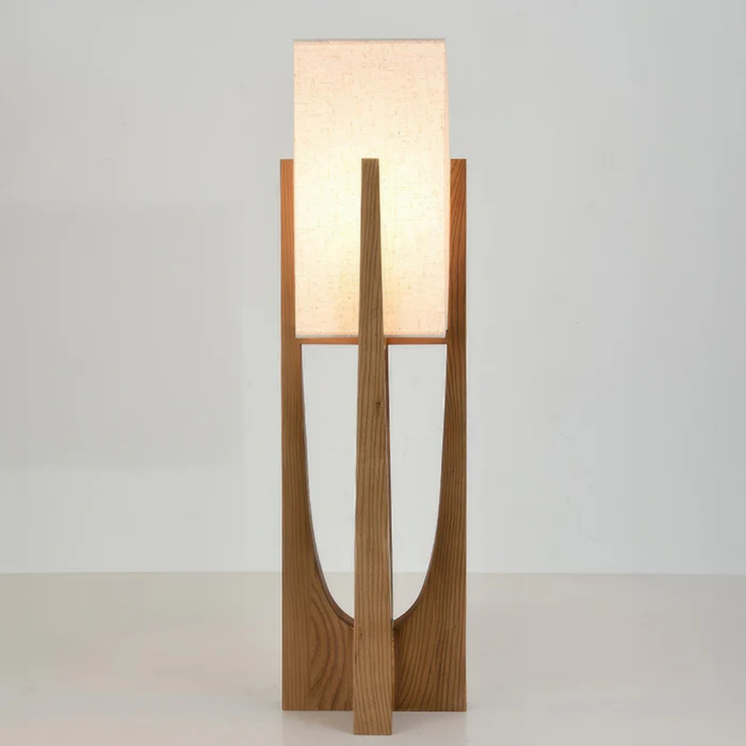Elvara | Stehleuchte im Holzrahmen-Design