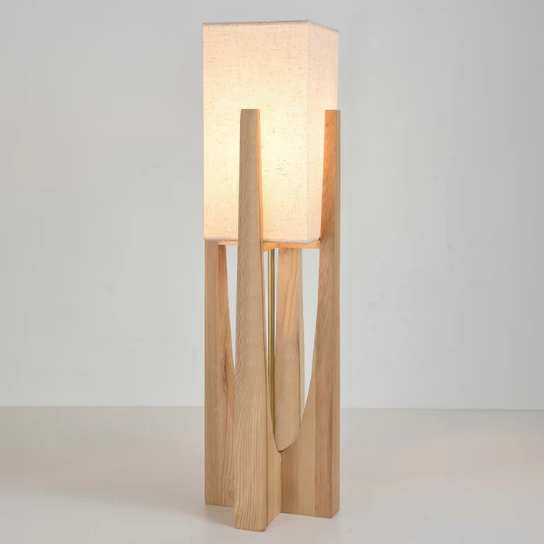 Elvara | Stehleuchte im Holzrahmen-Design