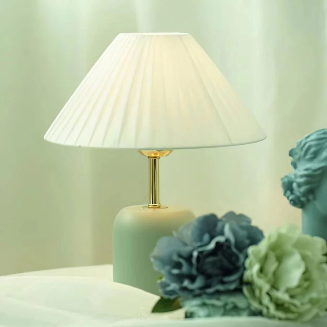 Nordora | Skandinavische Tischlampe