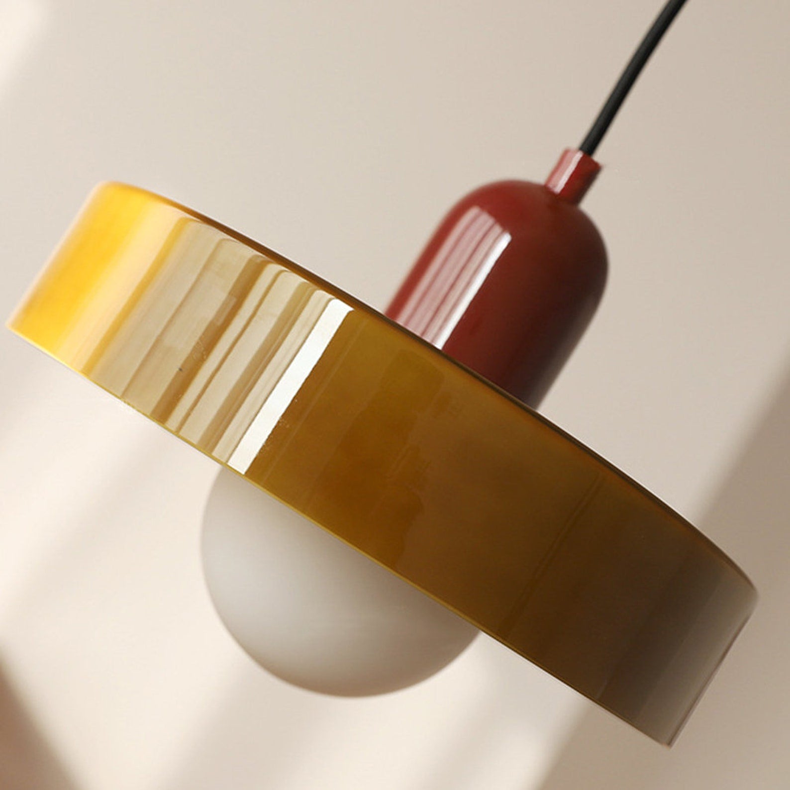 Bauhaus-Pendelleuchte | Farbiges Glas