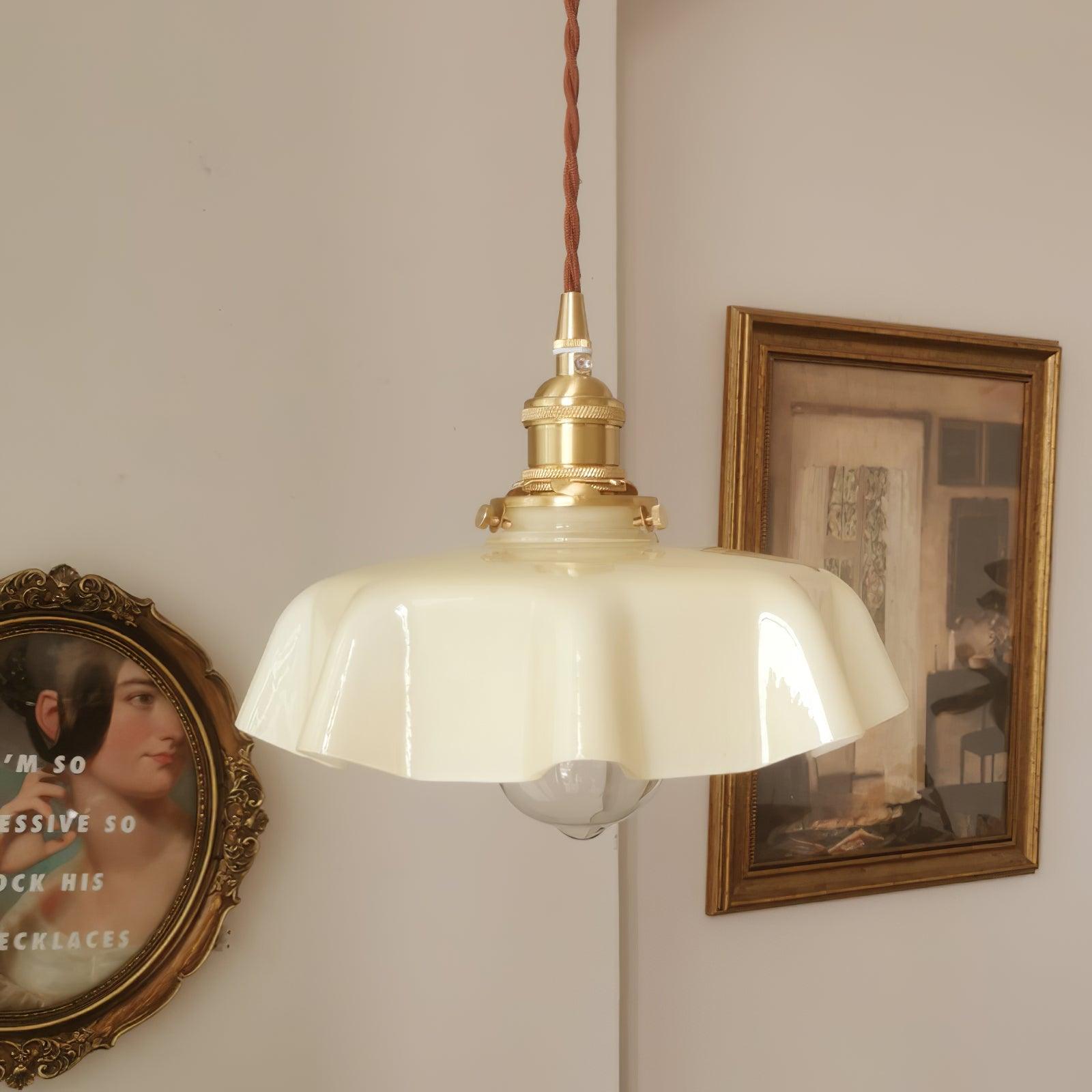 Valdina | Pendelleuchte mit Wellenrand-Schirm