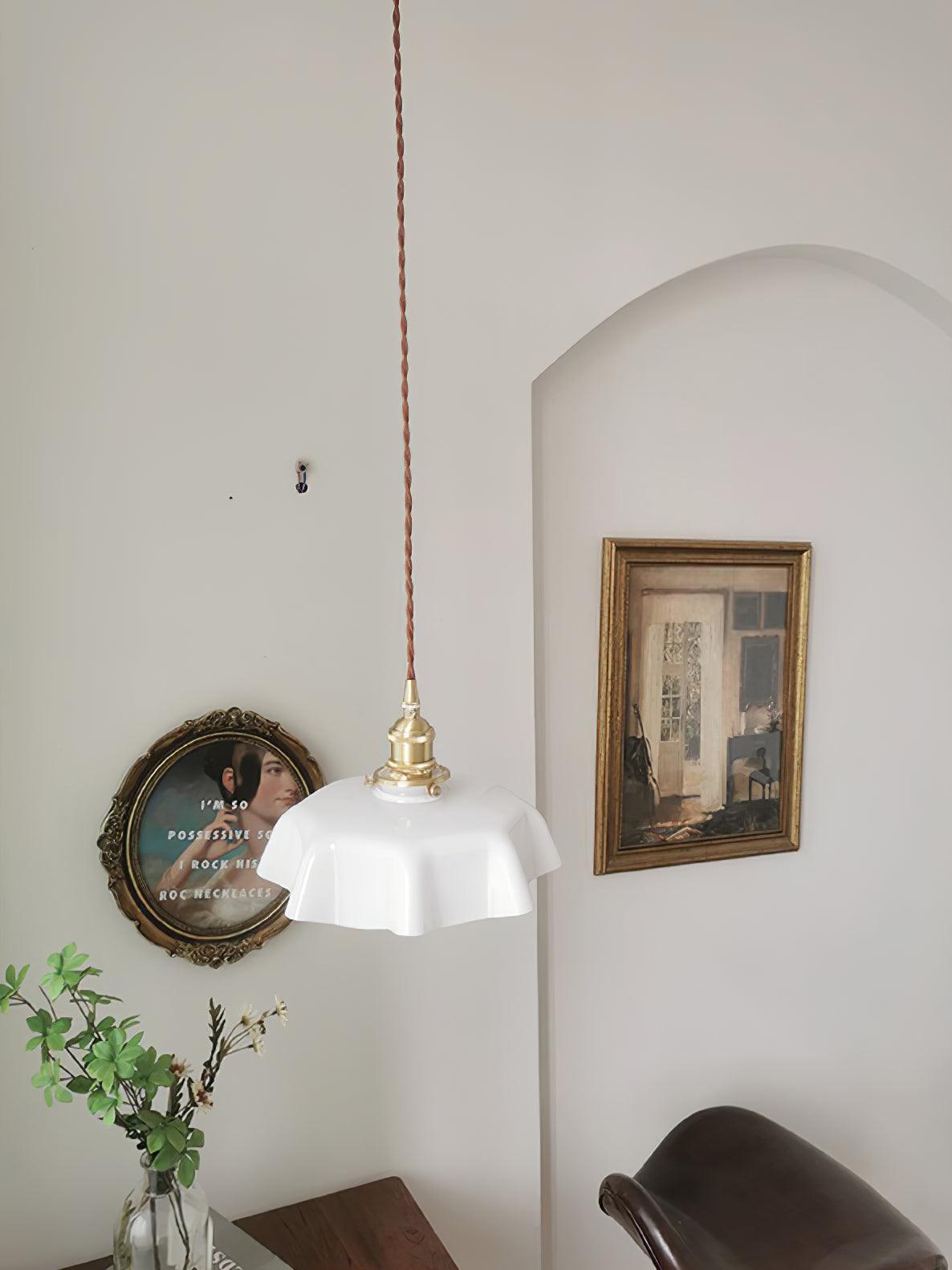 Valdina | Pendelleuchte mit Wellenrand-Schirm