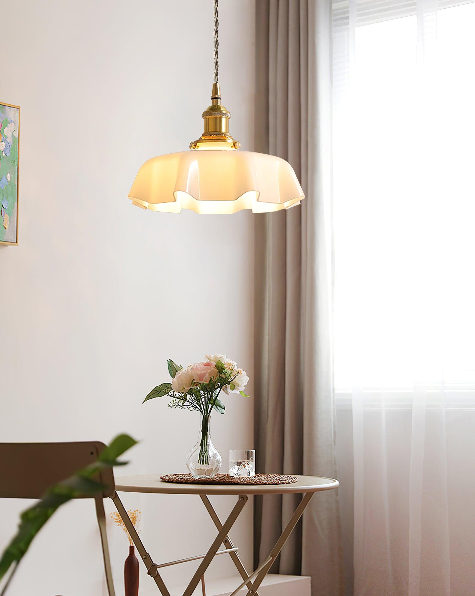 Valdina | Pendelleuchte mit Wellenrand-Schirm
