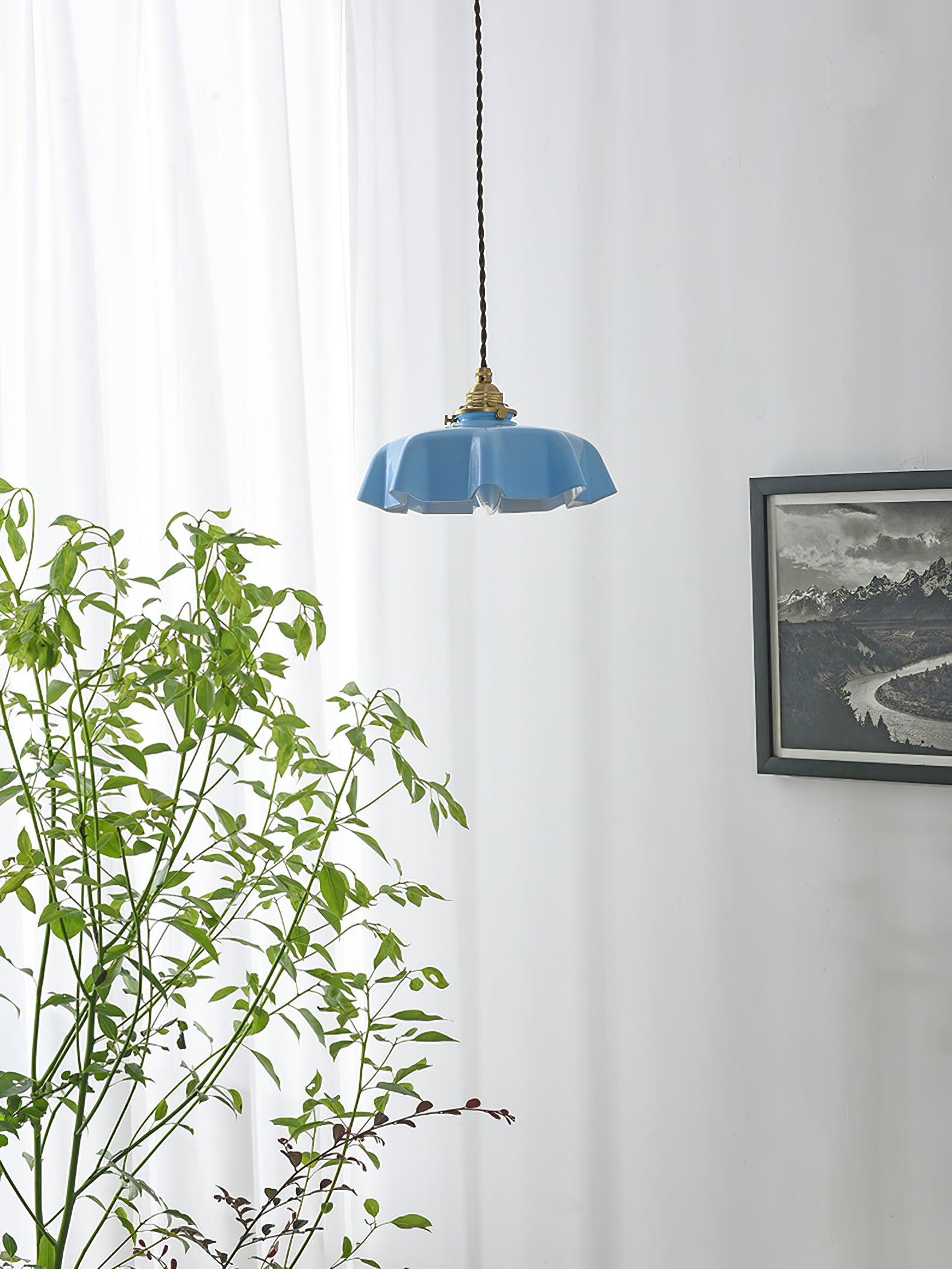Valdina | Pendelleuchte mit Wellenrand-Schirm