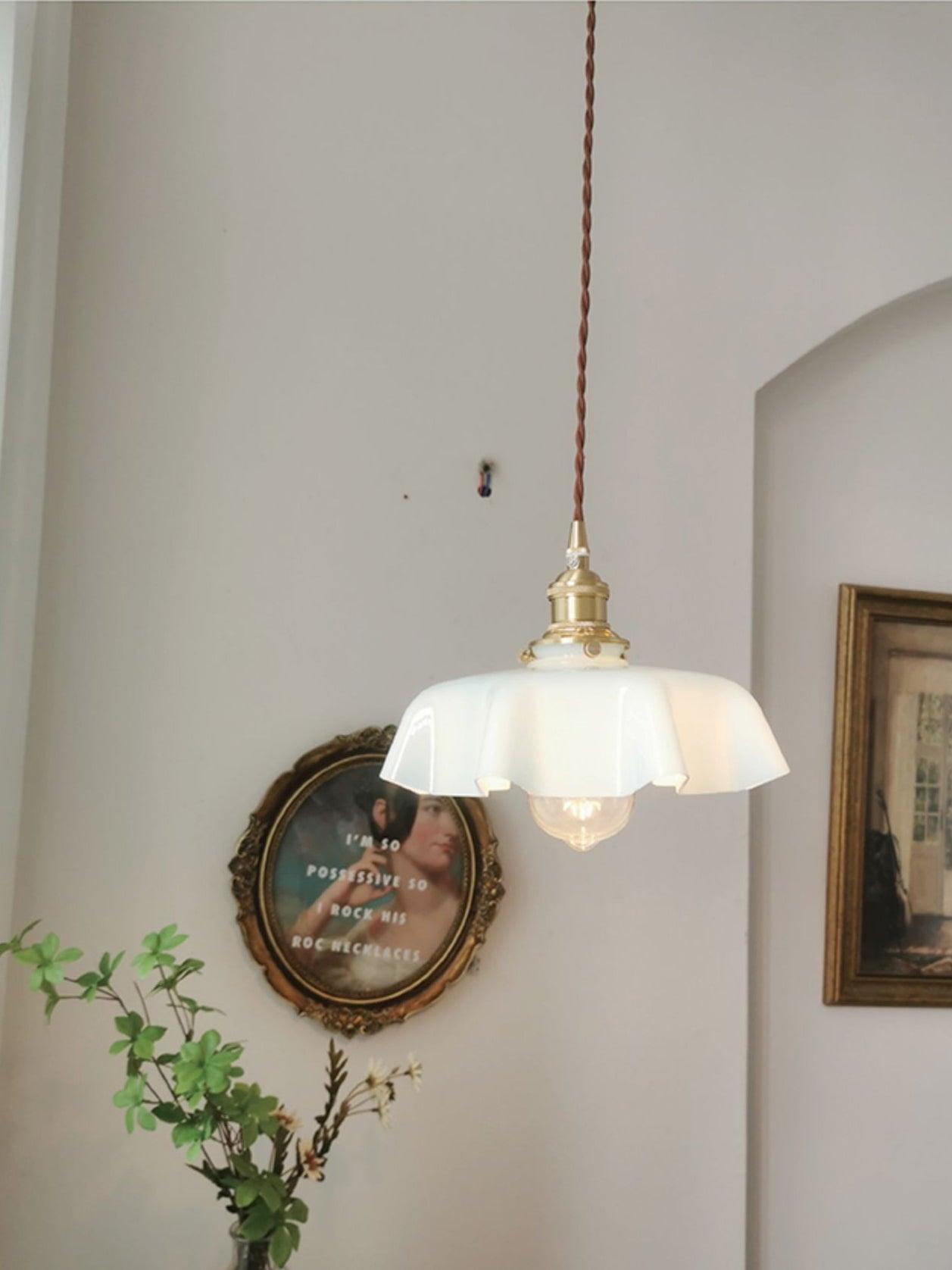 Valdina | Pendelleuchte mit Wellenrand-Schirm