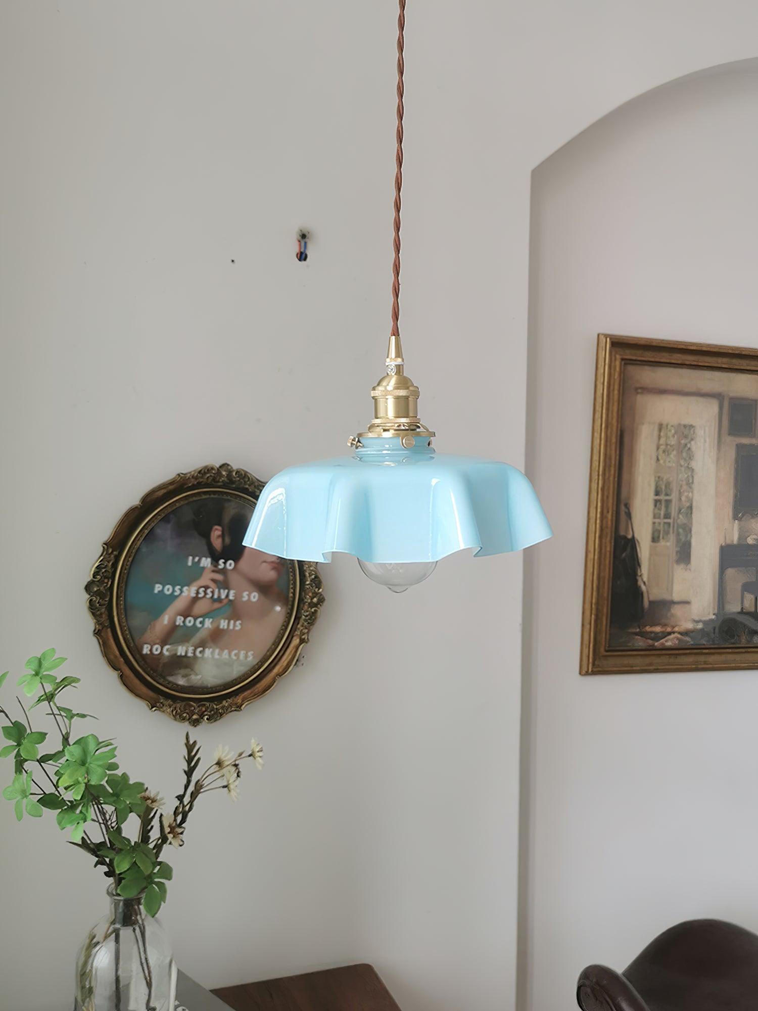 Valdina | Pendelleuchte mit Wellenrand-Schirm