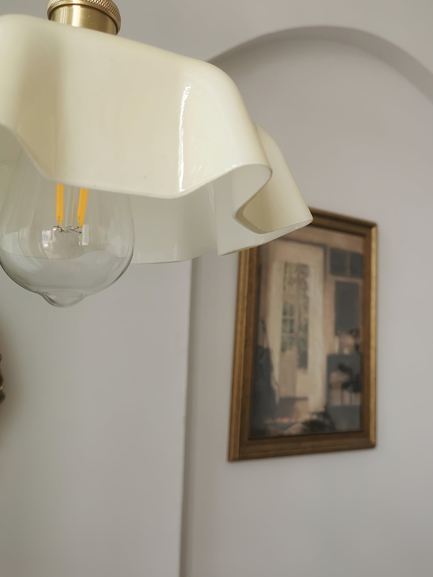 Valdina | Pendelleuchte mit Wellenrand-Schirm