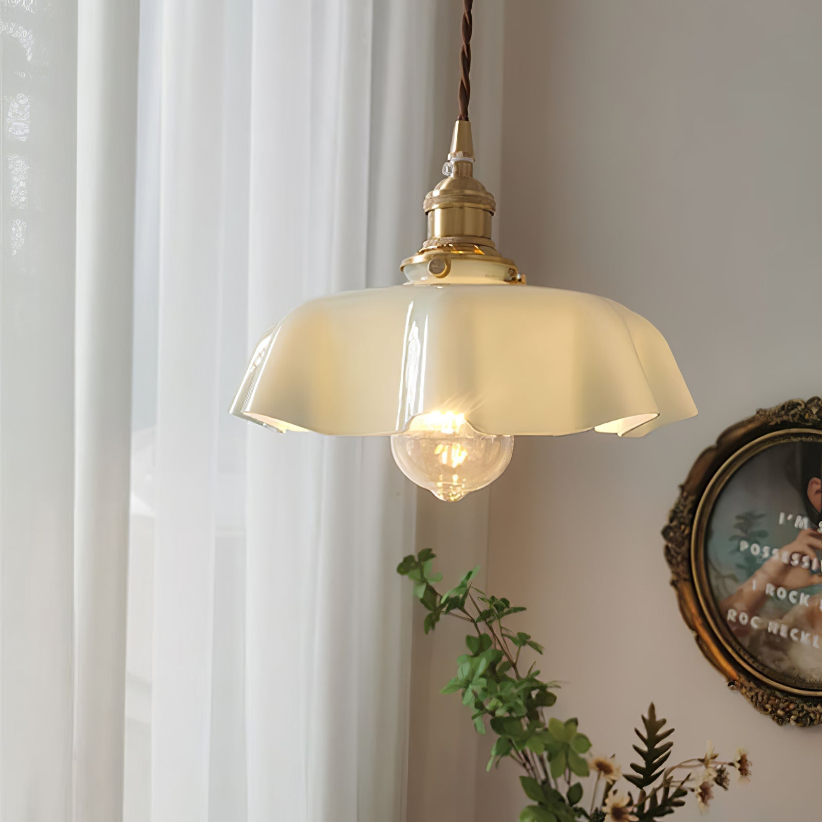 Valdina | Pendelleuchte mit Wellenrand-Schirm