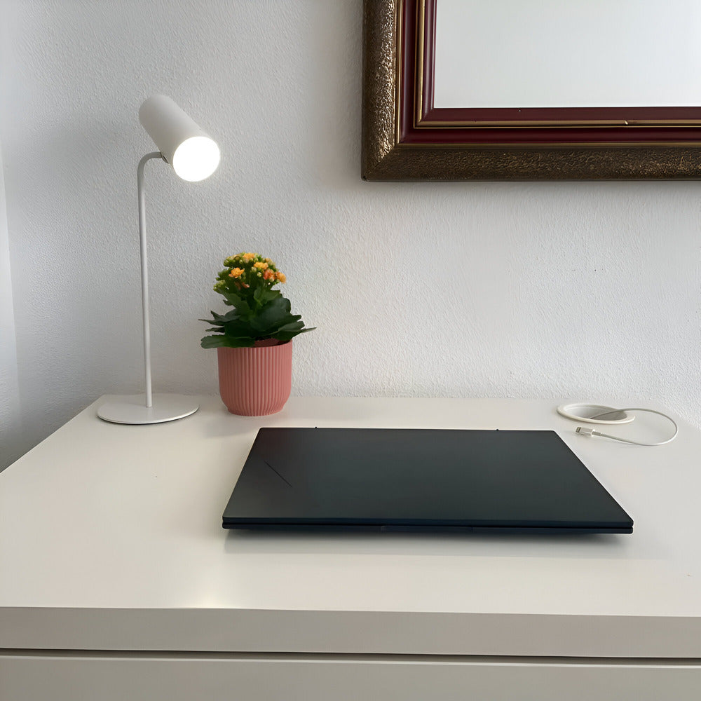 Lumora | Verstellbare LED Tischlampe Minimalistisches Design