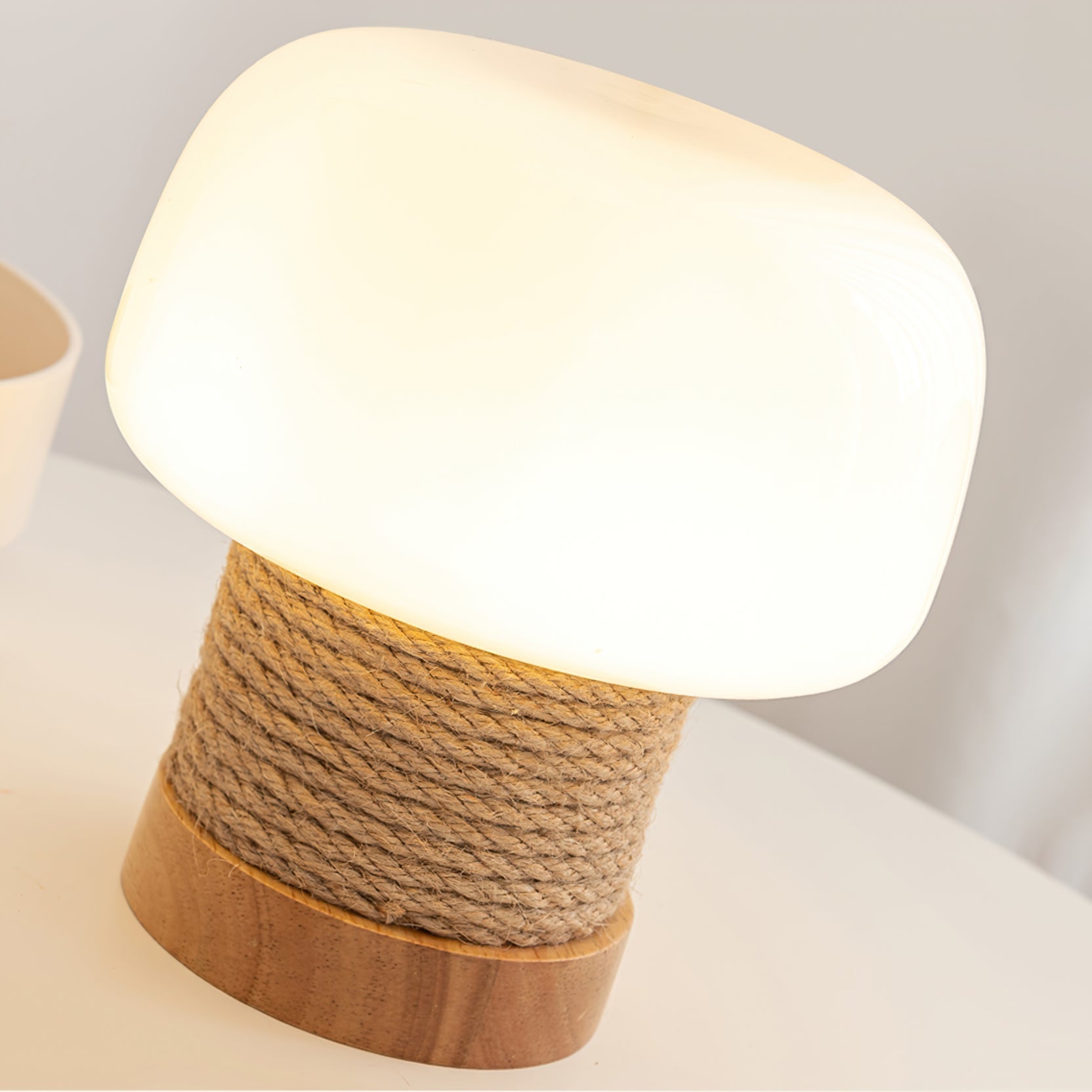 Lumo | Moderne LED Tischlampe Minimalistisch Holzfuß