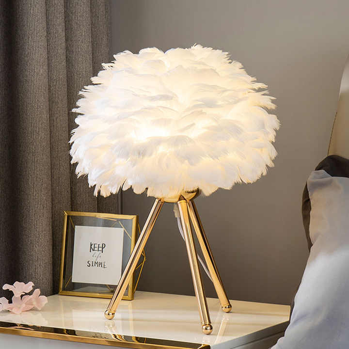Seraphis – LED Tischleuchte im Feder-Design