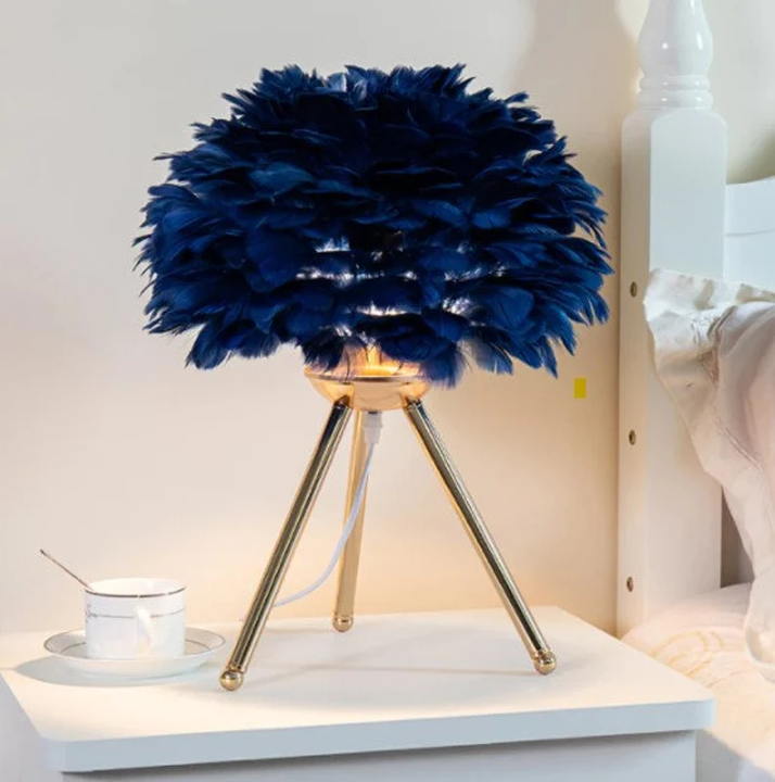 Seraphis – LED Tischleuchte im Feder-Design