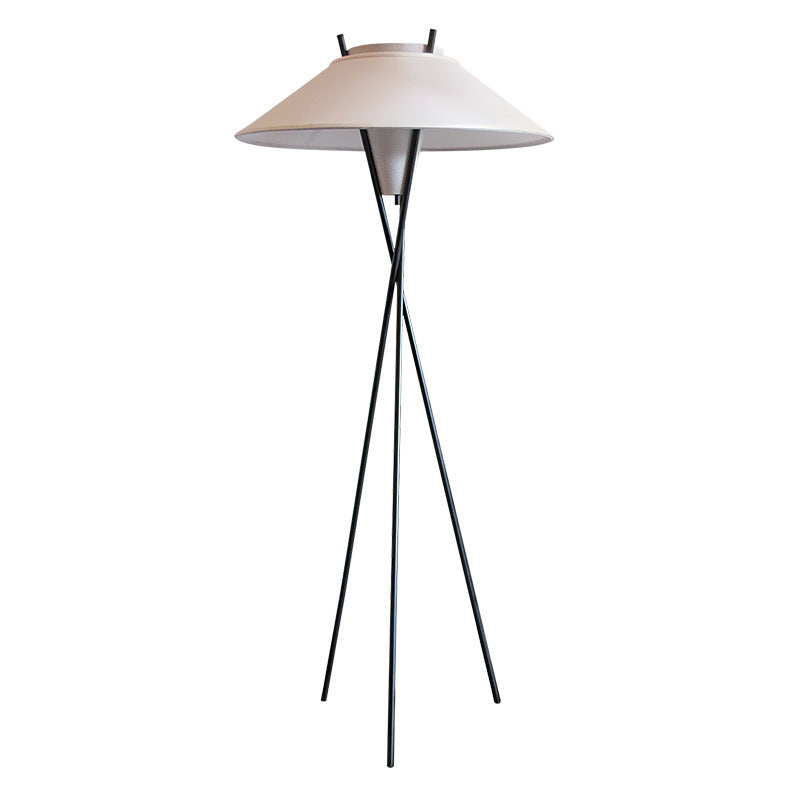 Trevira | Stehleuchte im Tripod-Design
