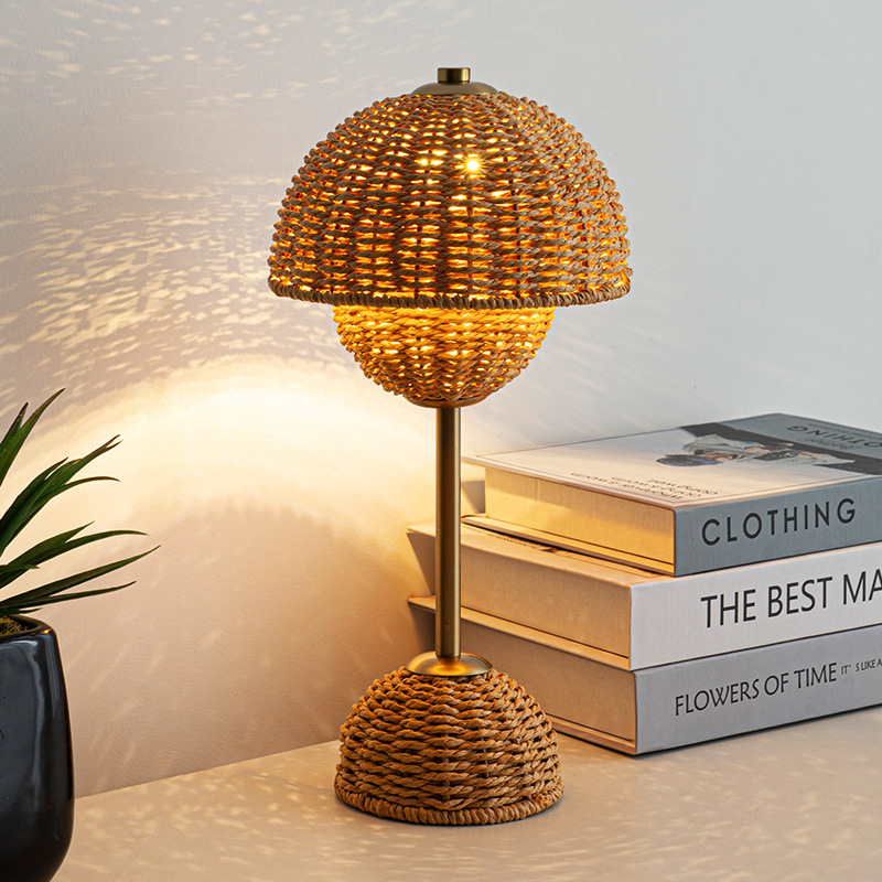 Arvella | Rattan Tischlampe mit Geflecht-Design