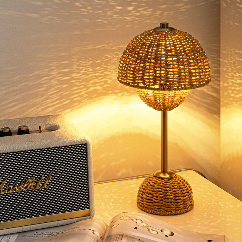 Arvella | Rattan Tischlampe mit Geflecht-Design
