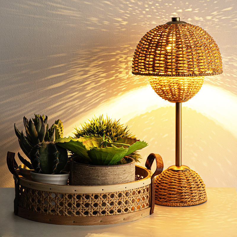 Arvella | Rattan Tischlampe mit Geflecht-Design