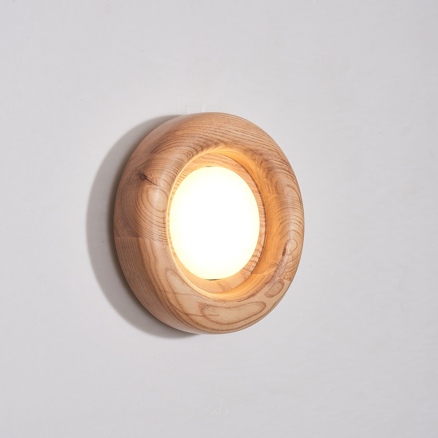 Orvian | Runde Wandleuchte mit Holzrahmen