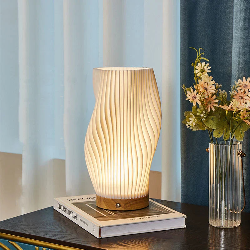 Serene Wavecrest | Wellenförmige Design-Tischlampe