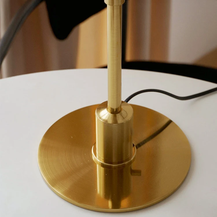 Aurivio | Tischleuchte im Retro-Design