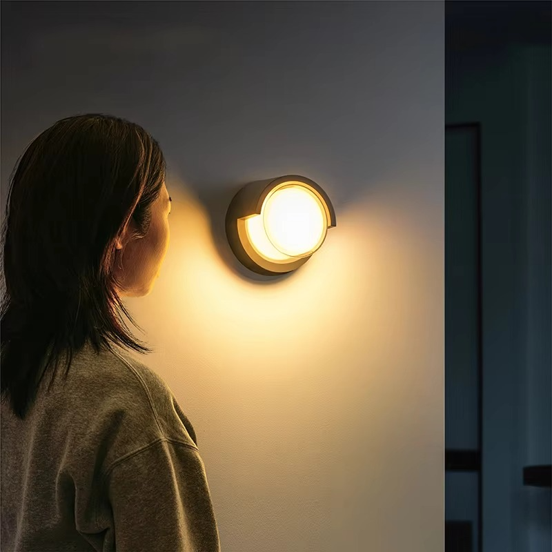 Lunaris | Moderne LED-Außenwandleuchte
