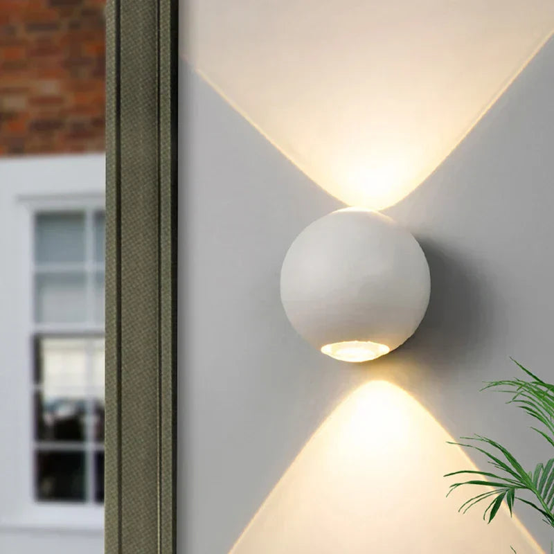 Elyra | LED Kugel Wandleuchte