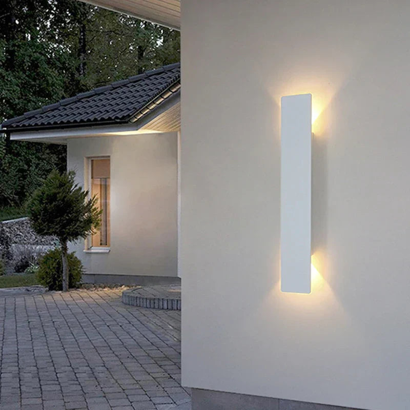 Ardent | Moderne Vertikale LED-Wandleuchte