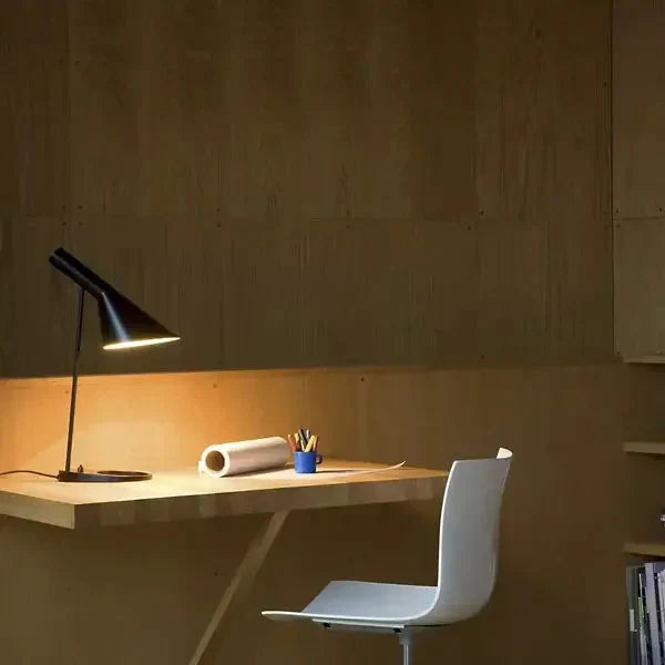 Norvia | LED Schreibtischlampe im modernen Design