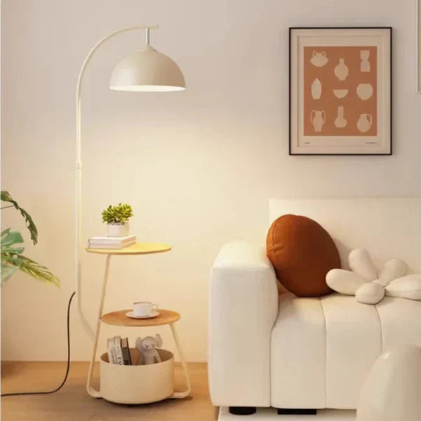 Scandi | Style Stehlampe mit integriertem Tisch